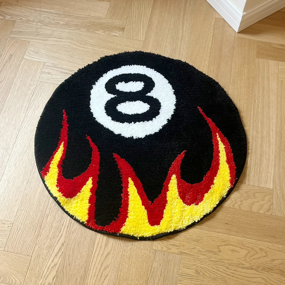Tapis Design "Boule 8 en Feu" | "Flaming 8-Ball" Tufted Rug