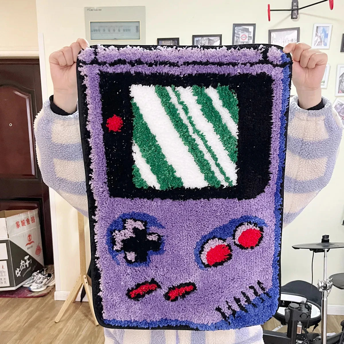 Tapis Design "Console Rétro" | Retro Handheld Game Tufted Rug