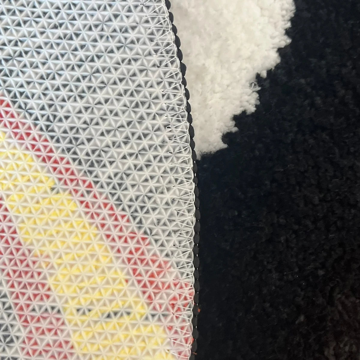 Tapis Design "Boule 8 en Feu" | "Flaming 8-Ball" Tufted Rug